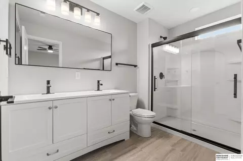 Bath - 1216 Valley View St, Valley, NE 68064 photo 2 of 3