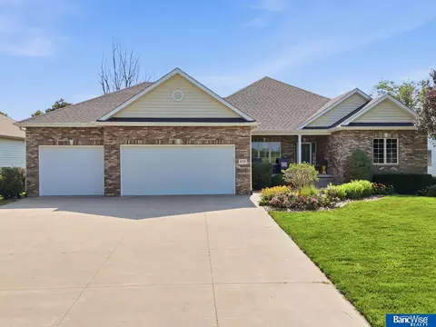 6750 Shadow Ridge Rd, Lincoln, NE 68512