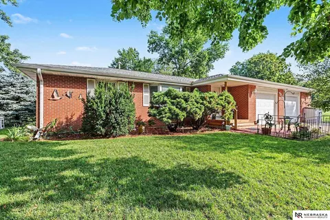 4047 S 37th St, Lincoln, NE 68506