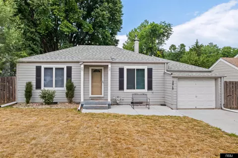 2610 Weber St, Omaha, NE 68112