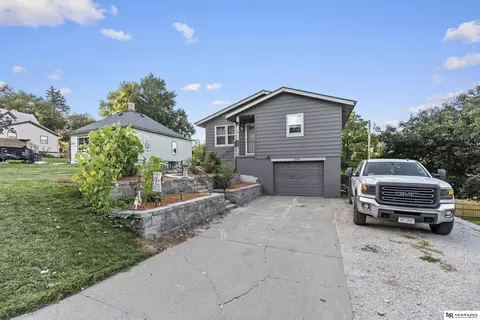 2210 Avenue C, Plattsmouth, NE 68048