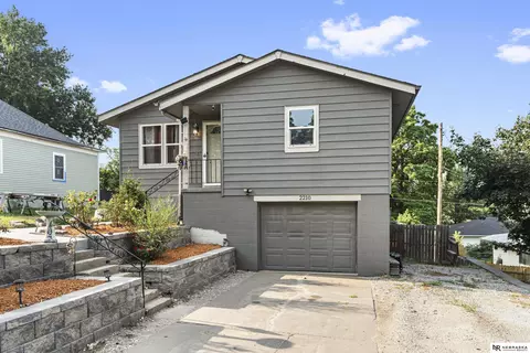 2210 Avenue C, Plattsmouth, NE 68048