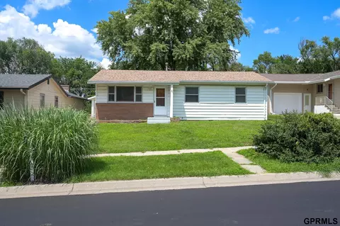 5040 Wilshire Blvd, Lincoln, NE 68504
