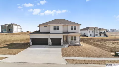 10265 Grant St, Papillion, NE 68046