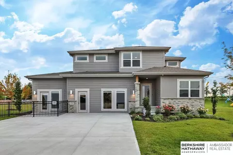10518 S 113th St, Papillion, NE 68046