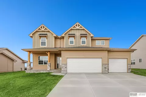 10269 Grant St, Papillion, NE 68046