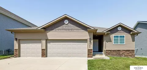 6305 Whitewater Ln, Lincoln, NE 68521