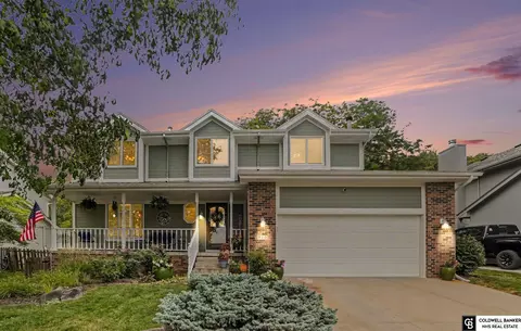 910 Hogan Dr, Papillion, NE 68046