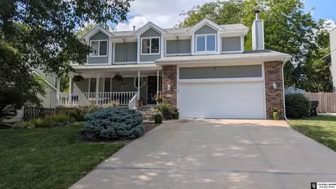 910 Hogan Dr, Papillion, NE 68046