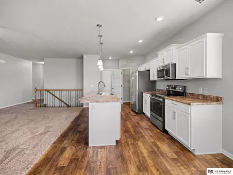 1807 Mayflower Rd, Bellevue, NE 68123 photo 4