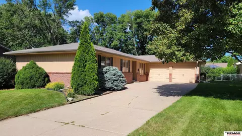 5400 S 65th Street Cir, Lincoln, NE 68516