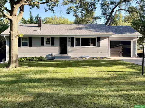 8741 Charles St, Omaha, NE 68114