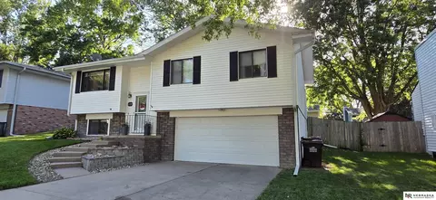 6139 NW 10th St, Lincoln, NE 68521