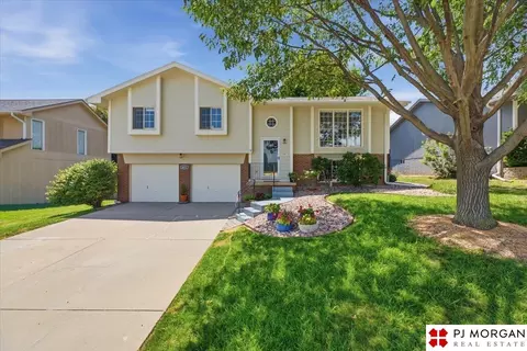 6611 Aspen St, La Vista, NE 68128
