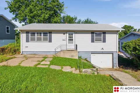 4906 N 61st St, Omaha, NE 68104