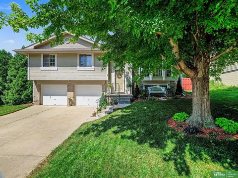 8810 N 82nd Ave, Omaha, NE 68122