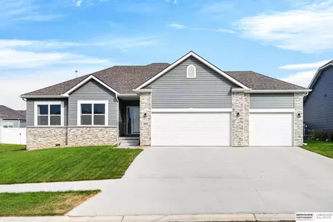 12915 S 55th St, Papillion, NE 68133