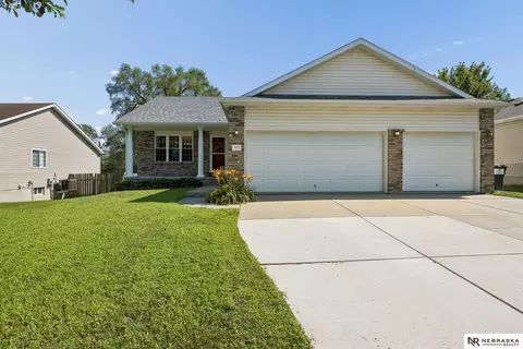 1541 Bordeaux Rd, Lincoln, NE 68522