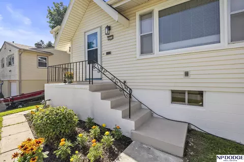 5613 Grand Ave, Omaha, NE 68104