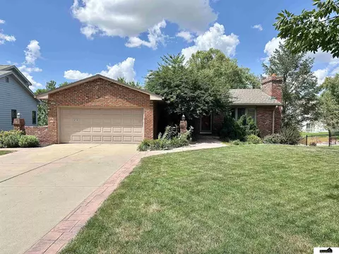 8218 Stockwell St, Lincoln, NE 68506