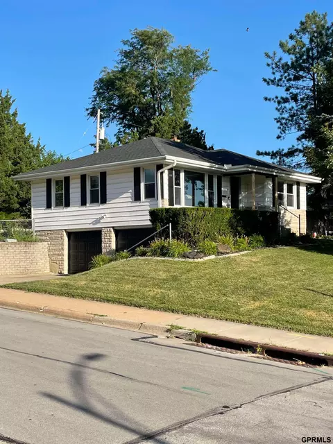 525 N 74th Ave, Omaha, NE 68114