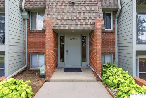 1220 S 120 St #301, Omaha, NE 68144