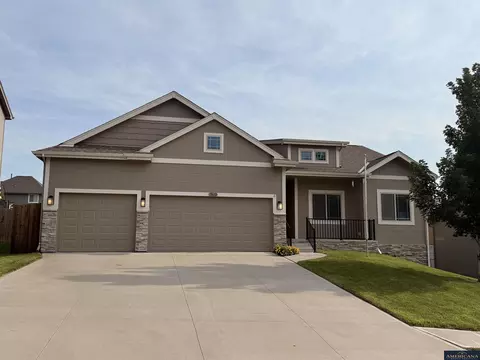 18612 Redwood St, Omaha, NE 68136