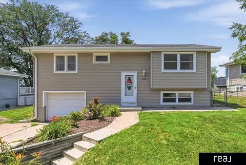 5806 S 113 St, Omaha, NE 68137