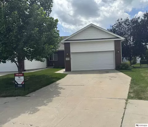 2301 City View Ct, Lincoln, NE 68521