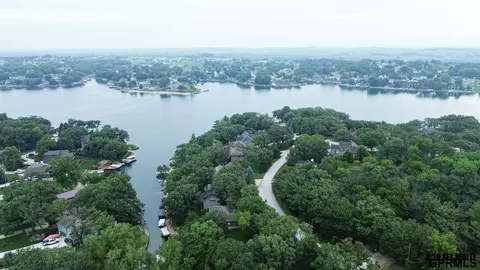 1812 Beaver Lake Blvd, Plattsmouth, NE 68048