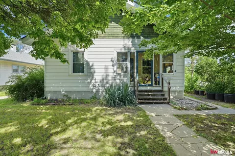 3566 S 51 St, Lincoln, NE 68506