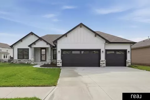 10206 Sherman St, Papillion, NE 68046
