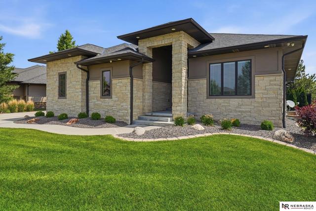 9700 Thornwood Cir, Lincoln, NE 68512