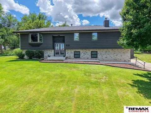 1241 Beechcraft Rd, Lincoln, NE 68527