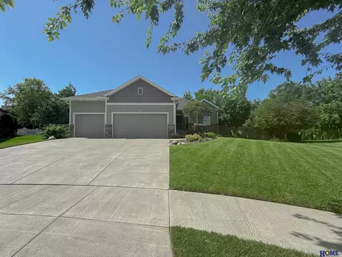 8501 Remi Ct, Lincoln, NE 68526