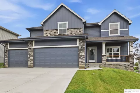17012 Abigail St, Bennington, NE 68007