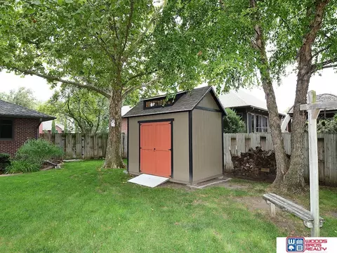 Exterior - 125 Regency Dr, Beatrice, NE 68310 photo 11 of 13