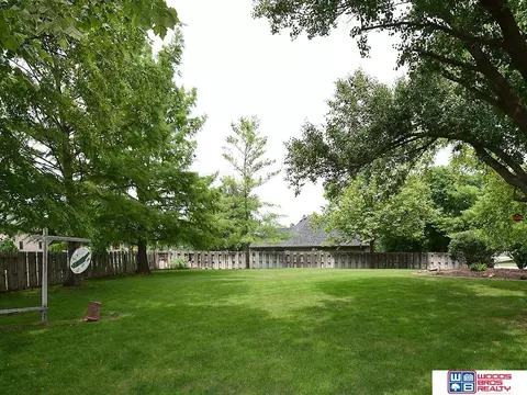 Exterior - 125 Regency Dr, Beatrice, NE 68310 photo 12 of 13