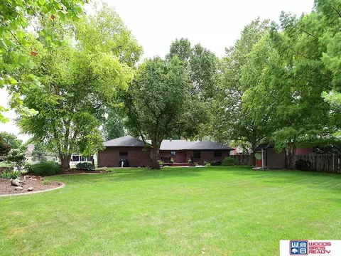 Exterior - 125 Regency Dr, Beatrice, NE 68310 photo 8 of 13
