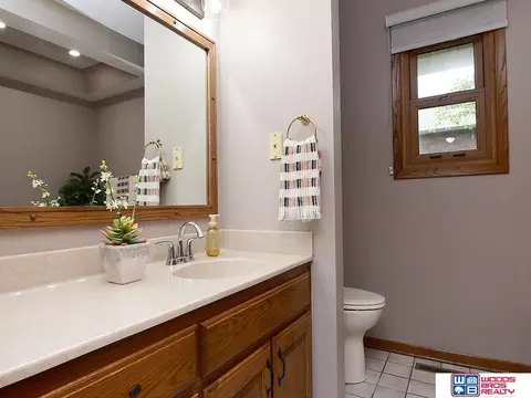 Bath - 125 Regency Dr, Beatrice, NE 68310 photo 5 of 7