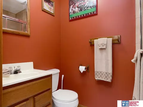 Bath - 125 Regency Dr, Beatrice, NE 68310 photo 6 of 7