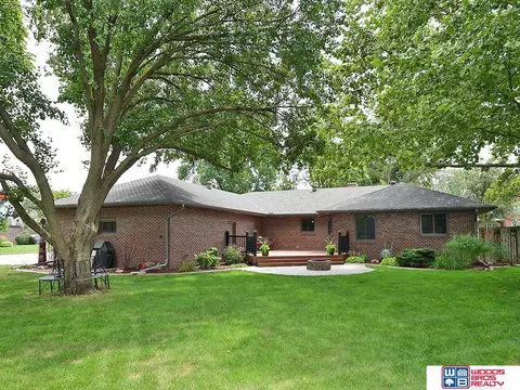 Exterior - 125 Regency Dr, Beatrice, NE 68310 photo 10 of 13