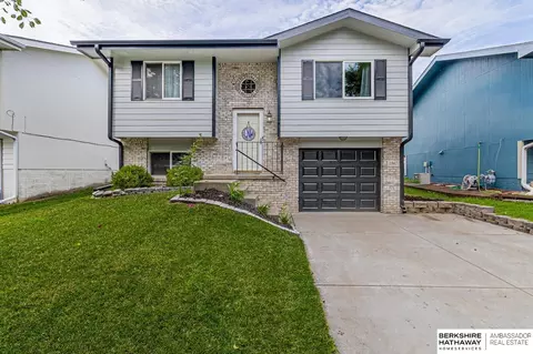 1947 NW 54th St, Lincoln, NE 68528