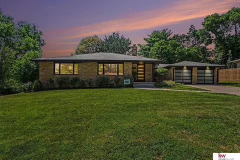 328 S 70 Ave, Omaha, NE 68132