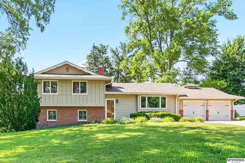9911 Pasadena Ave, Omaha, NE 68124