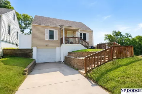 3705 N 40th St, Omaha, NE 68111