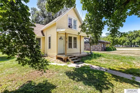 1853 Colfax St, Blair, NE 68008