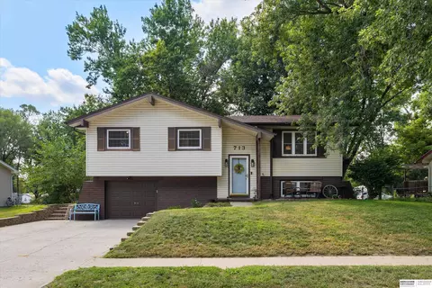713 N 12th St, Blair, NE 68008