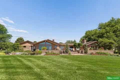 1021 Skyline Dr, Fremont, NE 68025