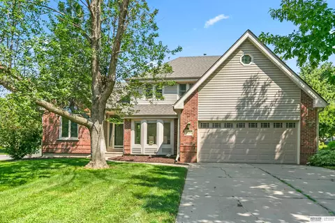 13734 Hillsborough Dr, Omaha, NE 68164